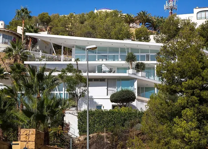 Luxury Villa With Fantastic Views And Large Pool